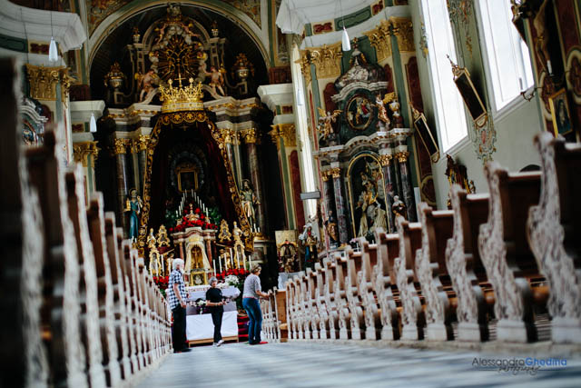 preparazione della chiesa per il matrimonio a Bolzano