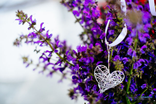 preparazione fiori della chiesa per il matrimonio a Bolzano