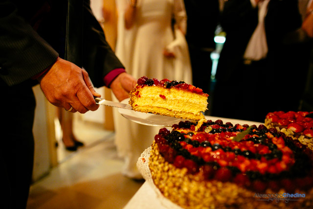 wedding cake cutting