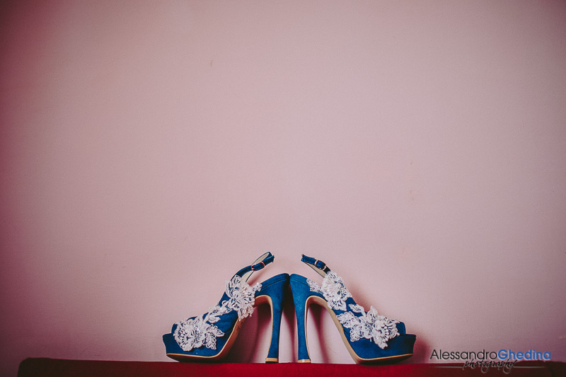 bellissime scarpe blu per la sposa