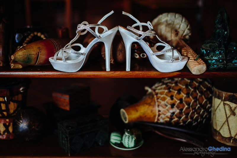 dettagli delle scarpe della sposa