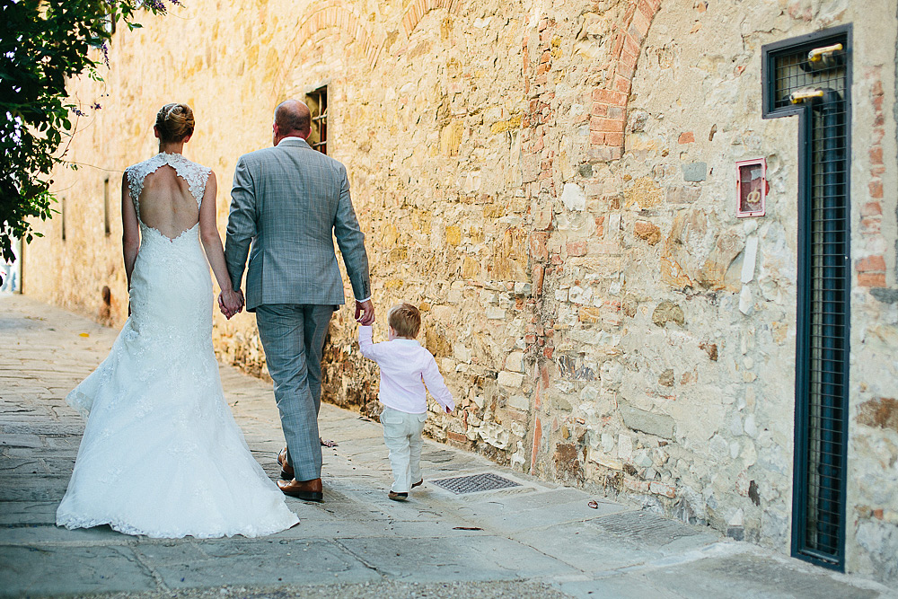 Tuscany countriside wedding photographer