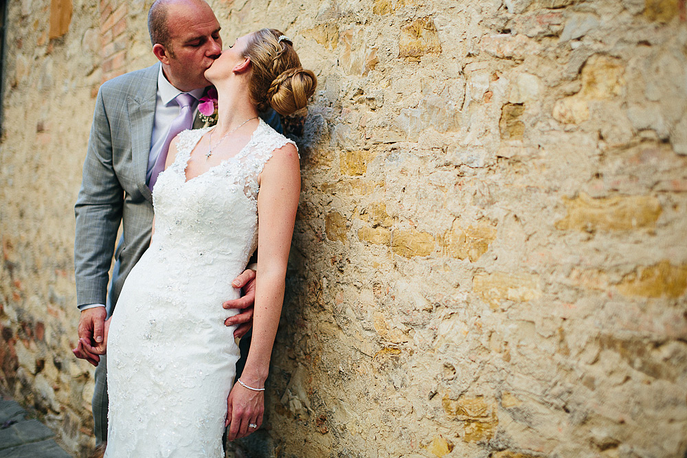 Tuscany countriside wedding photographer