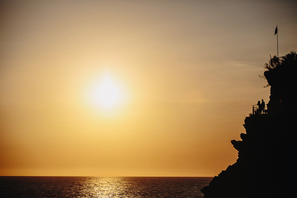 Engagement photo in Manarola,a fantastic couple in love in italy