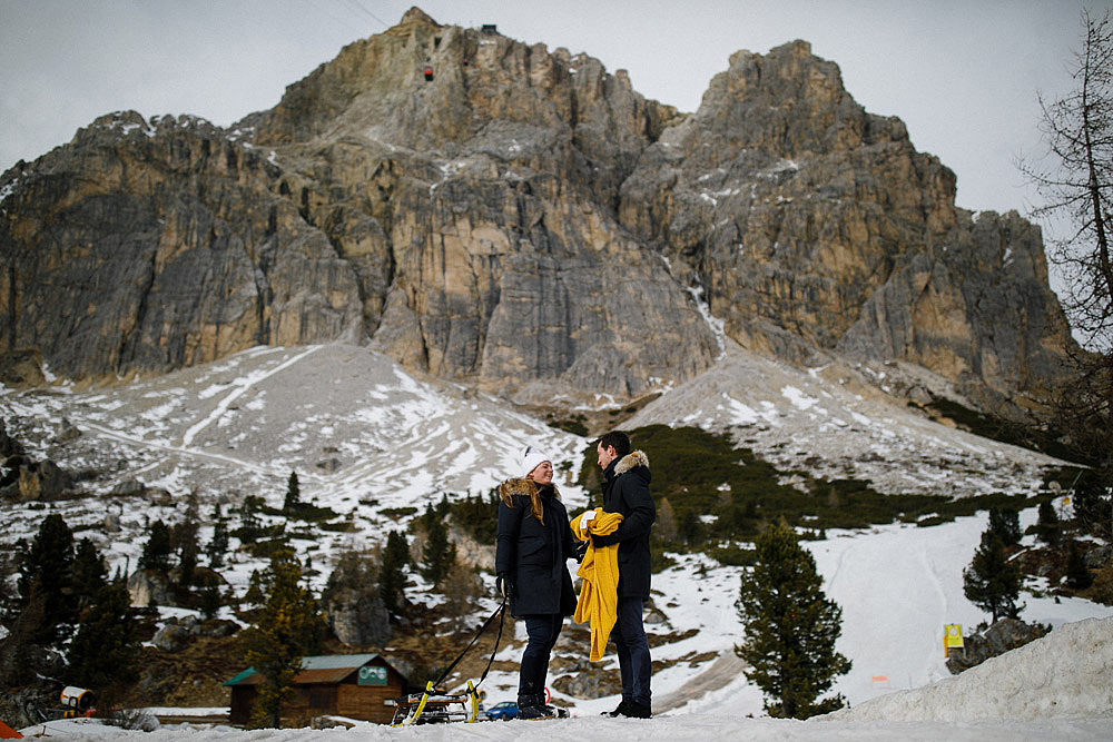 RITRATTO DI COPPIA A 2700 MT DI QUOTA RIFUGIO LAGAZUOI CORTINA