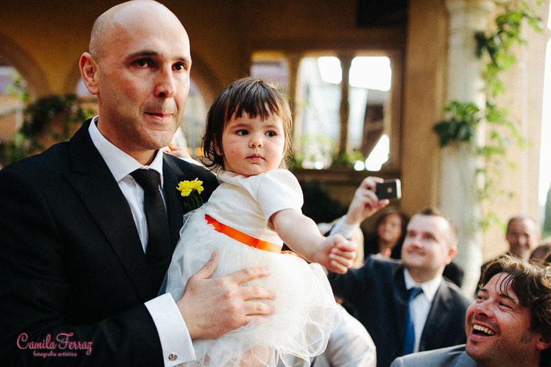 lo sposo attende emozionato l'arrivo della sposa - reportage fotografico matrimonio Villa Paterno Montespertoli