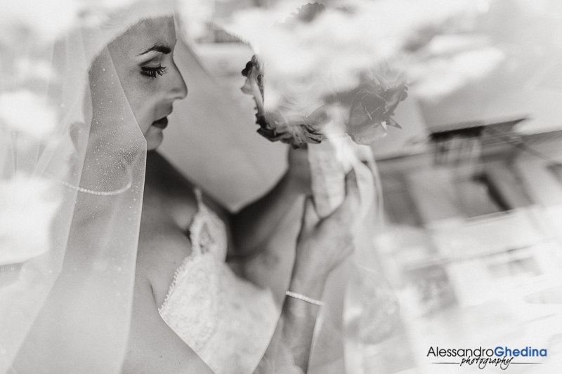 una sposa particolare, la sposa vista attraverso un vetro