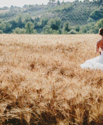 campo di grano al sole per dei bei ritratti di matrimonio