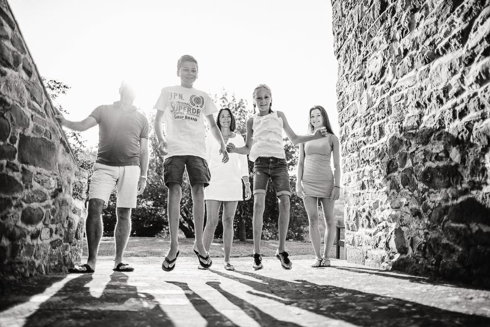 family portrait photographer in Tuscany