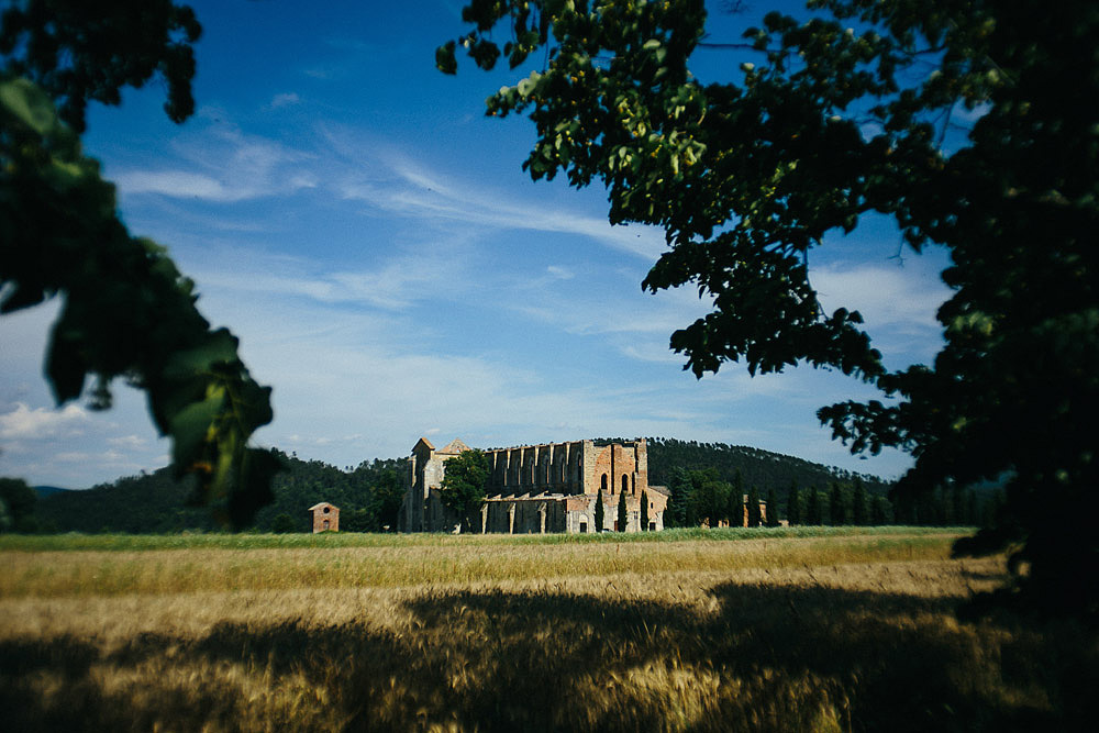 MATRIMONIO A SAN GALGANO AMORE A PRIMA VISTA