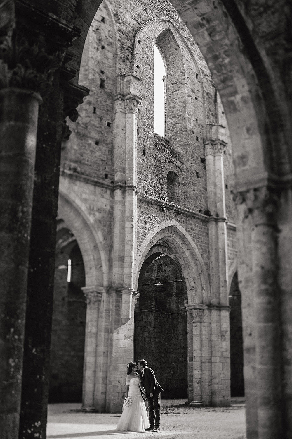 MATRIMONIO A SAN GALGANO AMORE A PRIMA VISTA