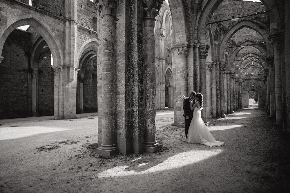 MATRIMONIO A SAN GALGANO AMORE A PRIMA VISTA