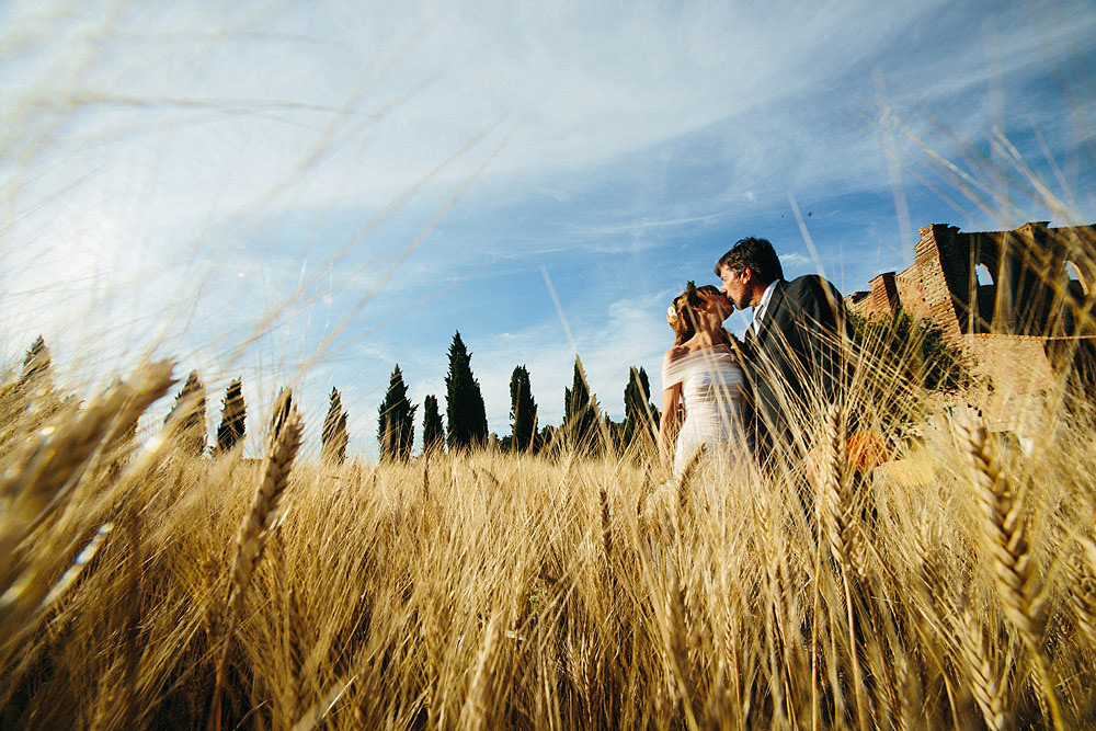 MATRIMONIO A SAN GALGANO AMORE A PRIMA VISTA