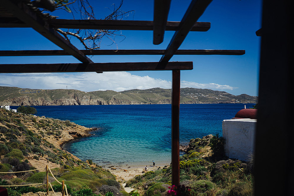 AGIOS SOSTIS BEACH COUPLE PORTRAIT IN MYKONOS EMANUELE & CAROL