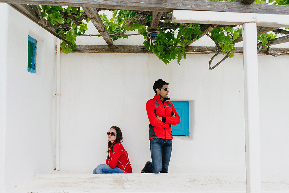 AGIOS SOSTIS BEACH COUPLE PORTRAIT IN MYKONOS EMANUELE & CAROL