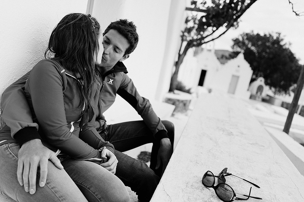 AGIOS SOSTIS BEACH COUPLE PORTRAIT IN MYKONOS EMANUELE & CAROL