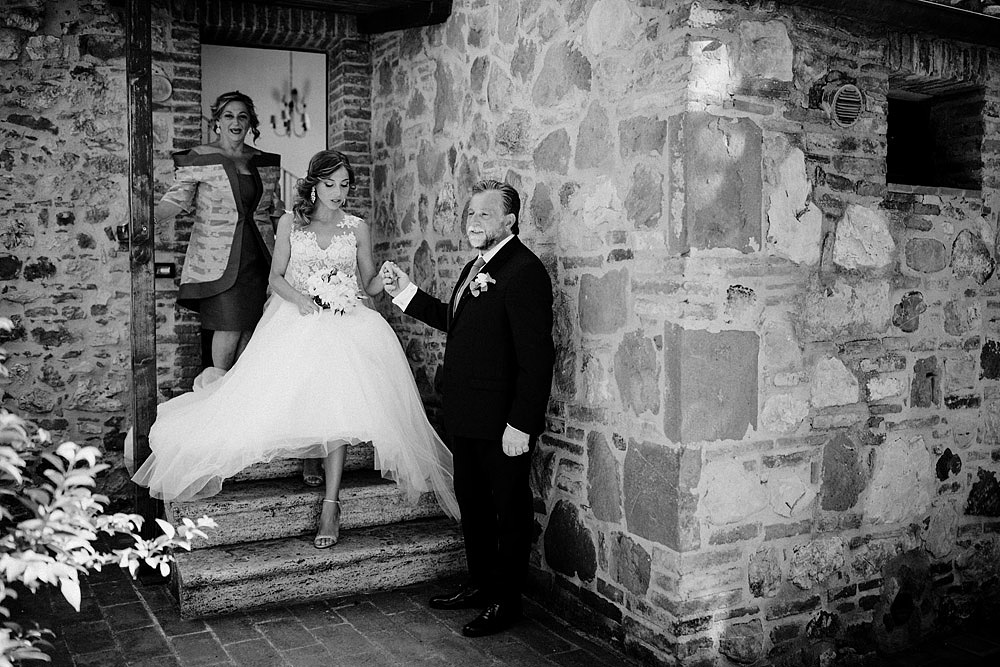 Matrimonio in Val d’Orcia in un romantico borgo Toscano :: Luxury wedding photography - 17