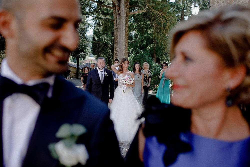 Wedding in Val d'Orcia in a romantic Tuscan village :: Luxury wedding photography - 23