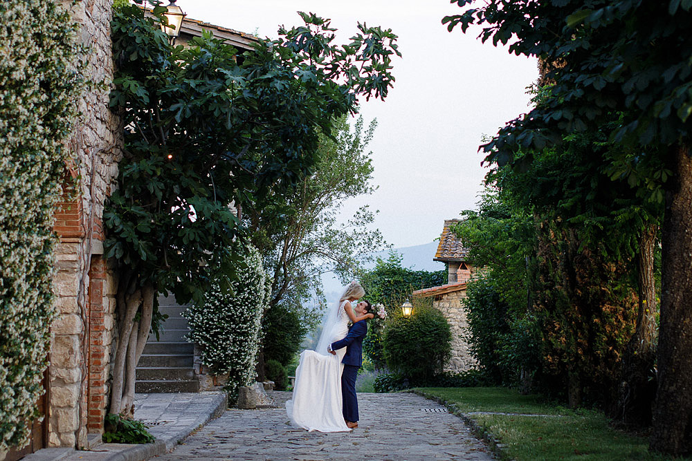 POPPI MATRIMONIO IN UNO DEI BORGHI PIU' BELLI D'ITALIA :: Luxury wedding photography - 43