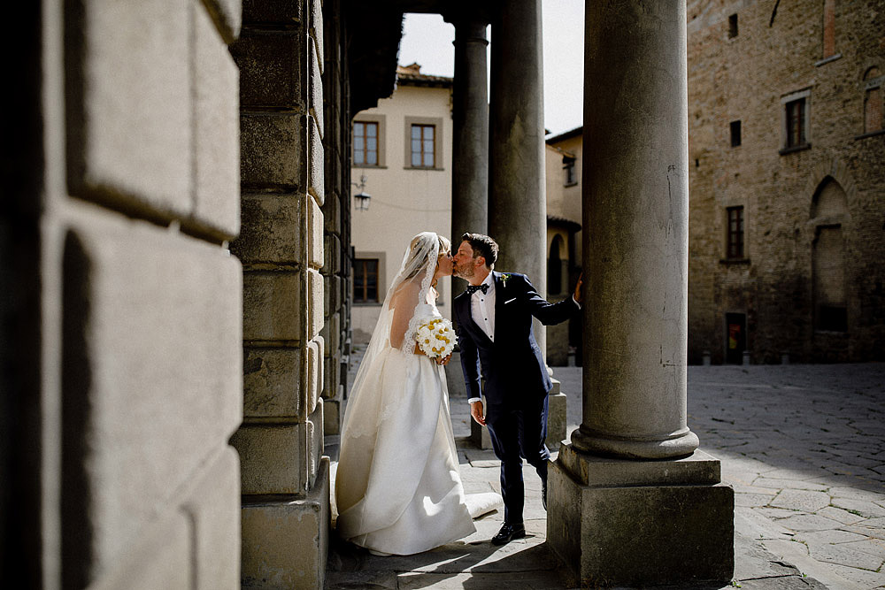 PEONIES FOR A SPORTS WEDDING AREZZO TUSCANY :: Luxury wedding photography - 24
