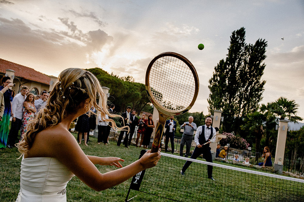 PEONIES FOR A SPORTS WEDDING AREZZO TUSCANY :: Luxury wedding photography - 42