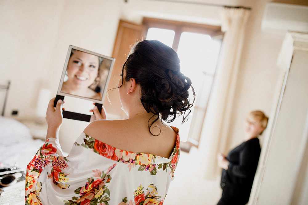 Wedding in Tuscany inspired by nature with touches of red and white :: Luxury wedding photography - 9