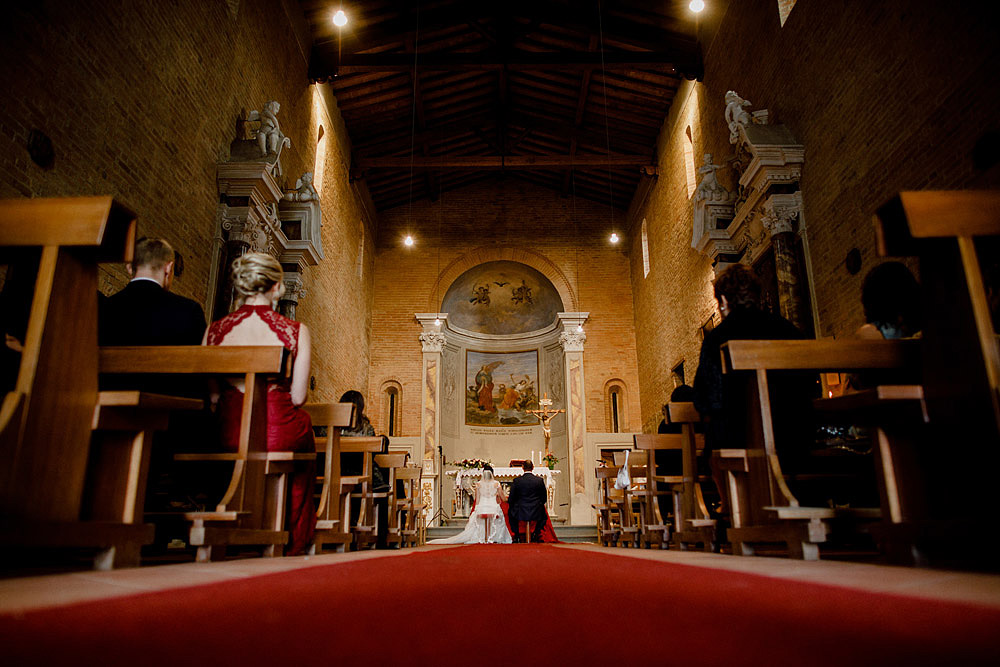 Wedding in Tuscany inspired by nature with touches of red and white :: Luxury wedding photography - 23