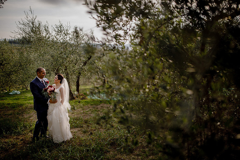 Wedding in Tuscany inspired by nature with touches of red and white :: Luxury wedding photography - 29