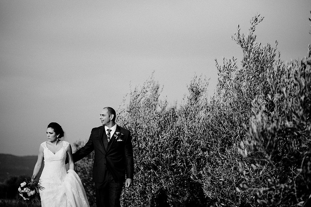 Wedding in Tuscany inspired by nature with touches of red and white :: Luxury wedding photography - 35